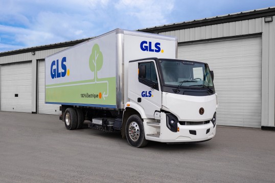 Premiers camions 100 % électriques de GLS Canada.