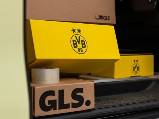 Parcels at the BVB-GLS-TV-Spot-Shooting