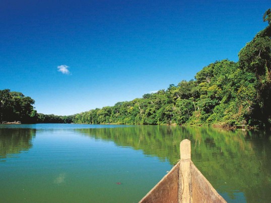 canoe in madre de dios peru