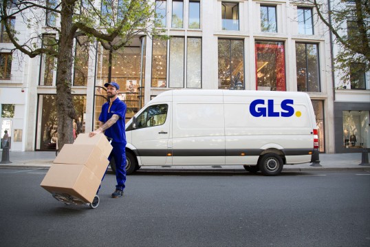 GLS driver transports parcels to a shop