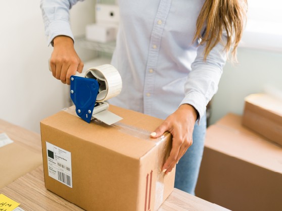 Csomag visszaküldés automatán keresztül.