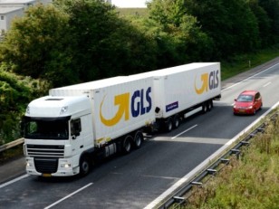 GLS LKW on the highway